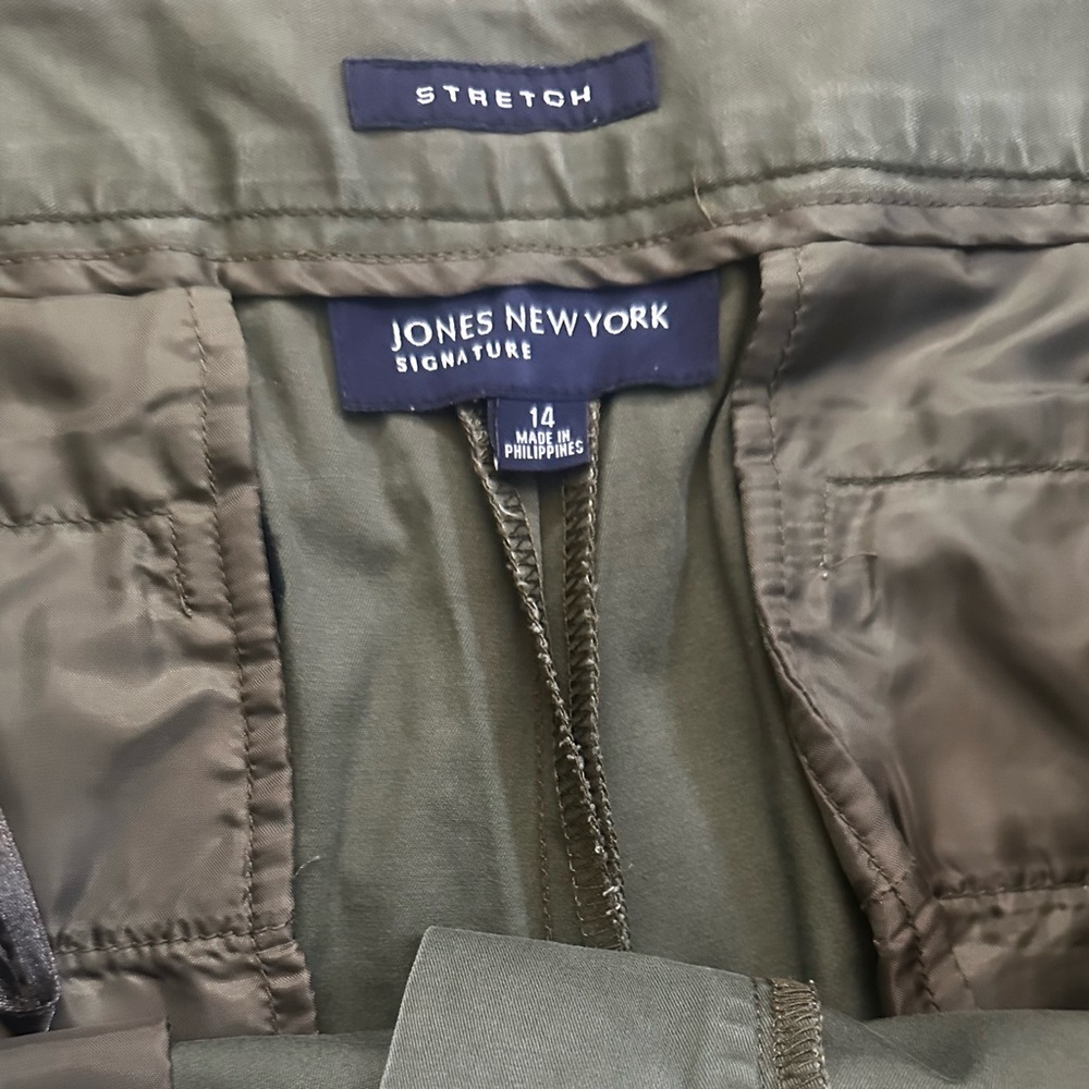 Jones New York Bermuda Shorts Army Green Size 14 - Picture 4 of 6